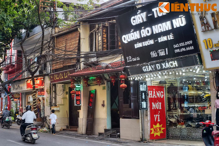 Ngày nay phố Chả Cả là một con phố buôn bán sầm uất của khu phố cổ Hà Nội, và nhà hàng Chả Cá Lã Vọng ở số 14 vẫn vẫn hoạt động sau ngót trăm năm, là địa điểm nổi tiếng nhất con phố này.
