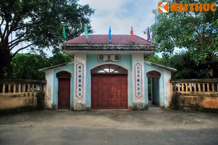 Tọa lạc tại xã vĩnh Hùng, huyện Vĩnh Lộc, tỉnh Thanh Hóa, Phủ Trịnh là di tích đánh dấu sự tồn tại của nhà Trịnh trong một giai đoạn đặc biệt của lịch sử Việt Nam, với sự hình thành chế độ "Vua Lê - Chúa Trịnh".