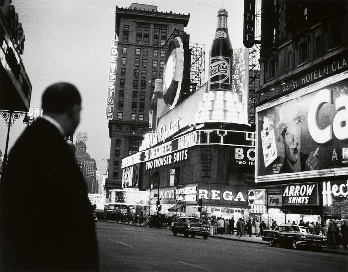 Trên đường Broadway, 1951.