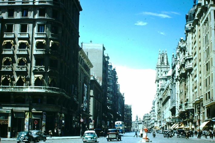 Jose Antonio, tuyến phố mua sắm trung tâm Madrid.
