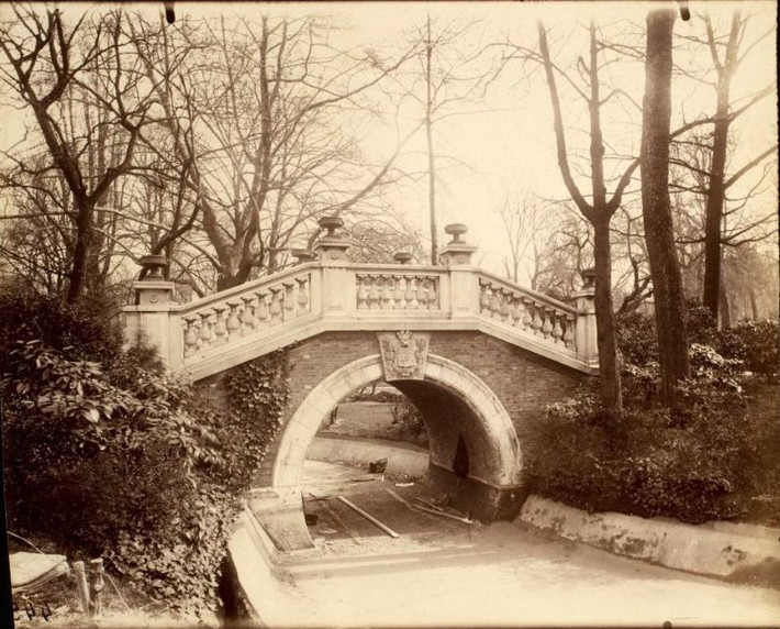Cây cầu trong công viên Monceau, khoảng 1901 - 1902.