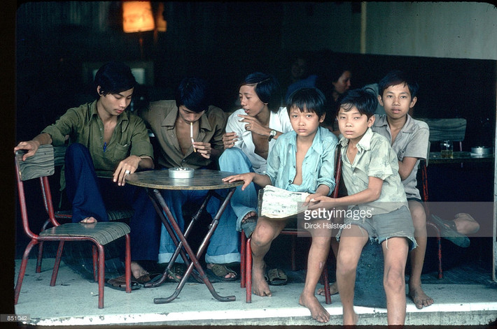 Tại một quán cà phê vỉa hè ở TP HCM.
