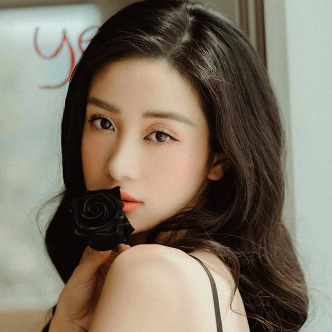 Nếu ai đó còn ngần ngại không biết tăng cân sẽ xinh hay xấu thì hãy ngắm nhìn Jun Vũ. Tiêu chuẩn đẹp là một phạm trù rất rộng và tùy theo mắt người nhìn, quan trọng nhất chính là yếu tố nội tại, khi bạn cảm thấy tự tin nhất chính là lúc bạn xinh đẹp nhất dù cân nặng nhiều hay ít.