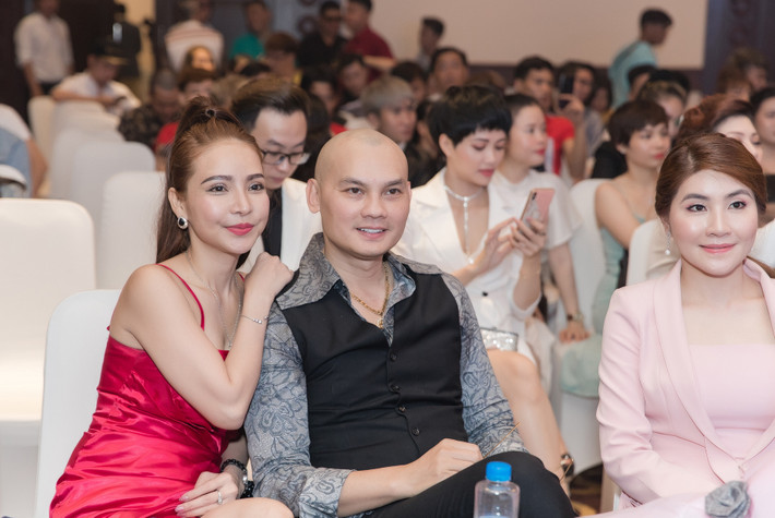 Về sau khi cháu gái nổi tiếng, nam nghệ sĩ cải lương lại sống ở Mỹ nên cả hai ít có dịp trò chuyện.
