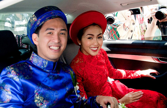 Tới ngày 11/11/2012, cặp đôi tổ chức thêm tiệc cưới theo nghi thức truyền thống Việt Nam tại TP HCM. Cô dâu chú rể chọn mặc áo dài, đội mấn như tục lệ người Việt. Trong ngày vui, Louis Nguyễn luôn nở nụ cười hạnh phúc và nắm chặt tay cô dâu xinh đẹp của mình. Đám cưới của hai người trở thành sự kiện giải trí được quan tâm bậc nhất thời điểm cuối năm 2012. Công chúng không ngừng bàn tán về việc Tăng Thanh Hà từ cô gái có tuổi thơ cơ cực đã trở thành con dâu hào môn.