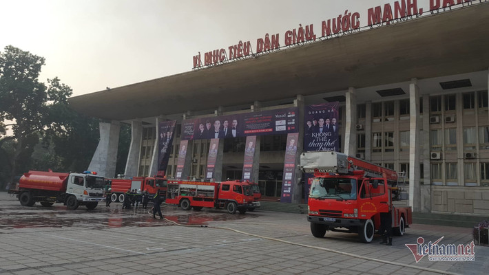 Xe cứu hỏa nhanh chóng có mặt