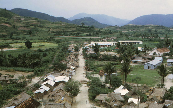 Một ngôi làng ở huyện Đồng Xuân. Ảnh: Steve.