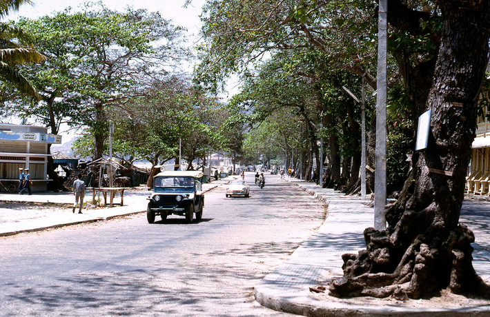 Đường Quang Trung, khu vực Bãi Trước. Ảnh: Terry Maher.
