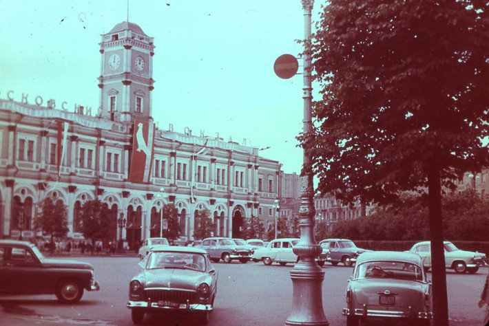 Nhà ga mang tên thủ đô Moscow ở Leningrad. Ảnh: Normann Flickr.