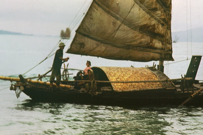 Thuyền buồm của ngư dân vịnh Hạ Long. Ảnh: Günter Mosler.