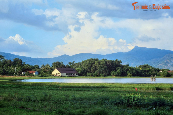 Ngày nay, cơ sở hạ tầng du lịch quanh hồ đã được đầu tư phát triển để đáp ứng nhu cầu tham quan, lưu trú của du khách trong và ngoài nước.