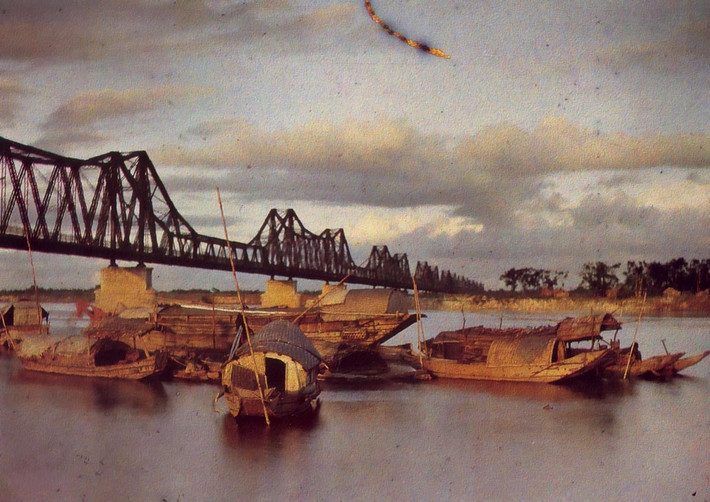Cầu Paul Doumer (Long Biên). Ảnh: Leon Busy.