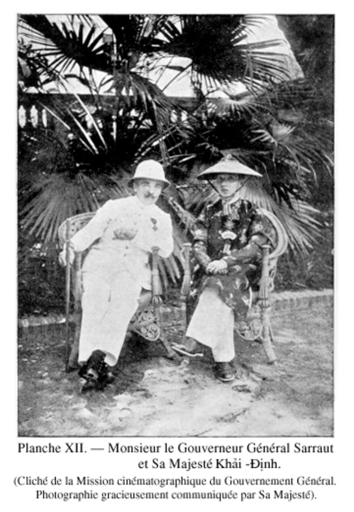 Vua Khải Định và Toàn quyền Đông Dương Albert Sarraut trong chuyến Ngự giá Bắc tuần năm 1918. Ảnh tư liệu.