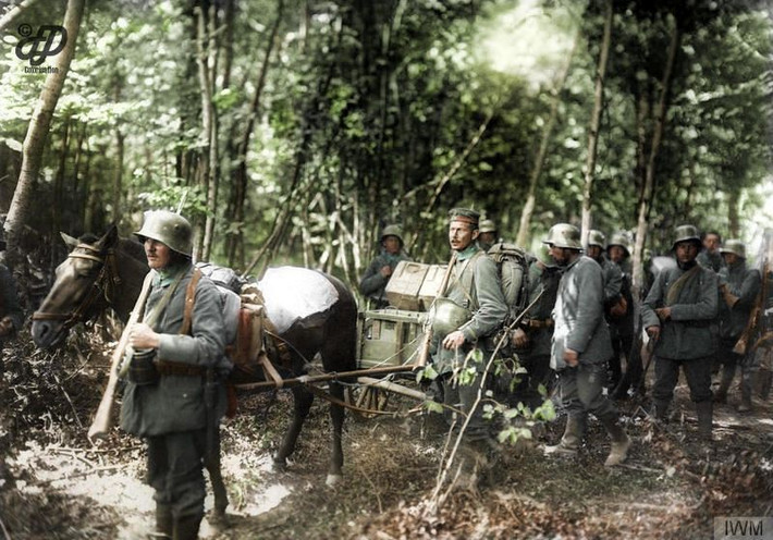 Một đơn vị pháo cối của Đức hành quân qua khu vực Montdidier-Noyon, tháng 6/1918. Ảnh: Duriez Frédéric Flickr.