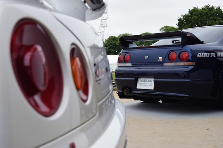Ban đầu, Nismo định sản xuất 100 chiếc 400R. Tuy nhiên tính tới thời điểm thế hệ Skyline R33 GT-R ngừng sản xuất vào năm 1998, hãng mới chỉ tạo ra được 44 chiếc. Điều này đã biến 400R trở thành phiên bản GT-R hiếm và có giá trị thứ nhì sau chiếc Skyline GT-R Z-Tune, với chỉ 19 chiếc.