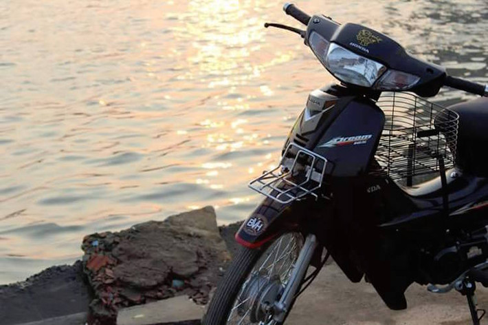 So với những chiếc Dream 100/110, kiểu dáng của Dream 125 cũng thời trang và sang trọng hơn nhiều, dù vẫn có một số chi tiết gợi nhớ tới nhau như mặt nạ phía trước xe.