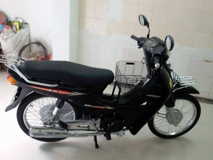 Động cơ này có công suất tối đa 6,7 kW và mô-men xoắn cực đại 9,9 Nm. Lốp sau của Dream 125 2016 có kích thước như lốp trước là 60/100/17.