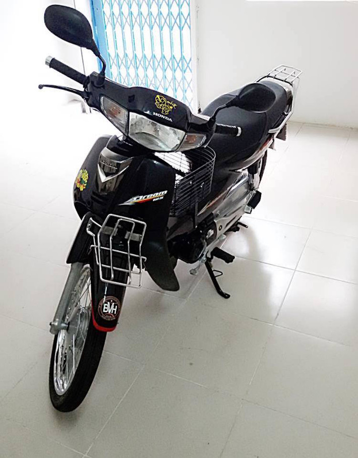 Trên đường phố Việt Nam, những chiếc Dream 125 thường được Nhà nước nhập về làm xe công vụ và mang biển xanh trong nhiều công việc.