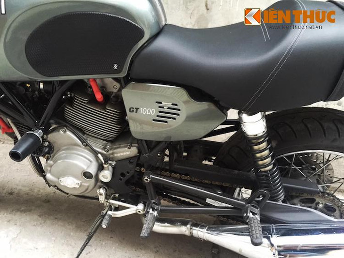 Khác với các dòng xe Ducati hiện đại, GT100 cũng những chiếc xe khác trong series SportClassics đều có phuộc kép truyền thống phía sau. Trên GT1000, phuộc sau do hãng Sachs cung cấp trong khi các phiên bản Sport 1000S hay Paul Smart dùng phuộc Ohlins cao cấp hơn.