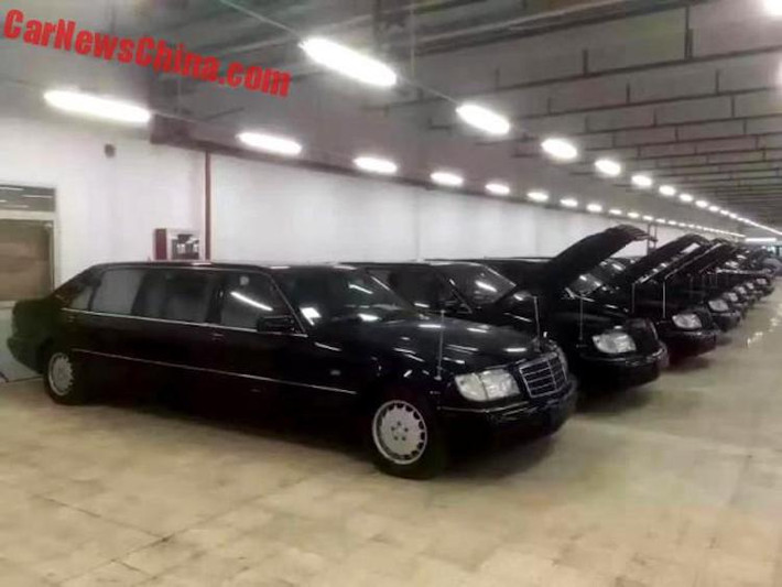 Sự xuất hiện của Mercedes-Maybach S600 Pullman ở Trung Quốc khá trùng hợp khi trong tháng 6 này, chính phủ Trung Quốc cũng vừa thanh lý một lô 8 xe limousine S-Class Pullman thuộc thế hệ rất cũ (W140). Chính vì vây, dân chơi xe Trung Quốc đang tin rằng chính phủ nước này sẽ đầu tư đội xe nguyên thủ Mercedes-Maybach S600 Pullman mới trong thời gian tới.