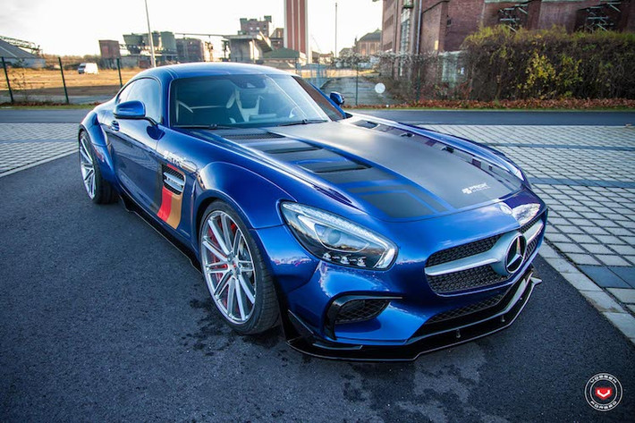 Về hệ động lực, AMG GT S vẫn được giữ nguyên bản. Cả hai phiên bản AMG GT và GT S đều được trang bị động cơ 4 lít V8 tăng áp kép. Tuy nhiên, phiên bản GT S có công suất lên tới 510 mã lực tại 6.250 vòng/phút và mô-men xoắn cực đại 650 Nm.