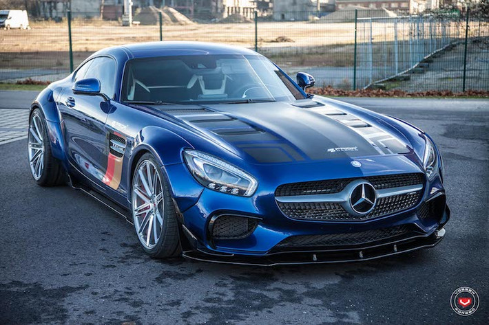 Prior Design là một hãng độ tới từ Đức chuyên thiết kế và sản xuất các loại bodykit cho những dòng siêu xe nổi tiếng Thế giới. Với AMG GT S, hãng đã thiết kế cho chiếc xe một bộ widebody đầy mạnh mẽ nhưng không làm mất những nét đẹp nguyên bản của xe.