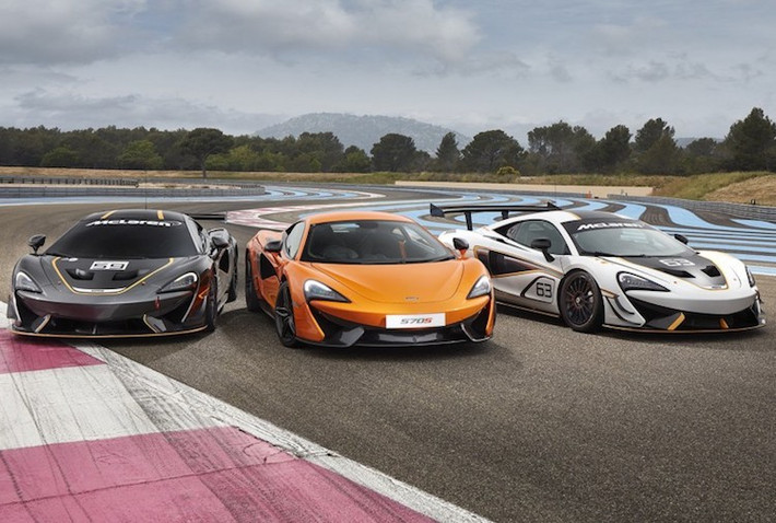 Tại Anh, giá McLaren 570S Sprint sẽ bắt đầu từ 148.000 Bảng (tương đương 4,56 tỷ đồng). Là một mẫu xe chỉ được sử dụng trong sân đua, 570S Sprint sẽ không được phép vận hành ngoài đường công cộng. Thêm tiền, khách hàng có thể trang bị gói nâng cấp GT4 để đáp ứng các điều luật thi đấu tại thể thức đua GT4 của FIA. Xe sẽ bắt đầu được giao tới tay khách hàng từ năm 2017.