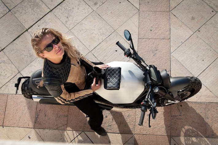 Viba LARA 800 là mẫu môtô MV Agusta scrambler “hàng thửa”, sản phẩm của hãng Viba, được thành lập bởi một nhóm nhỏ những người thợ tới từ Pháp với đam mê tạo ra những chiếc xe hoàn hảo. Vừa qua, Viba đã hợp tác cùng Furygan - công ty sản xuất đồ môtô từ Pháp để tạo ra phiên bản giới hạn mới Viba LARA 800 Furygan Limited Edition.