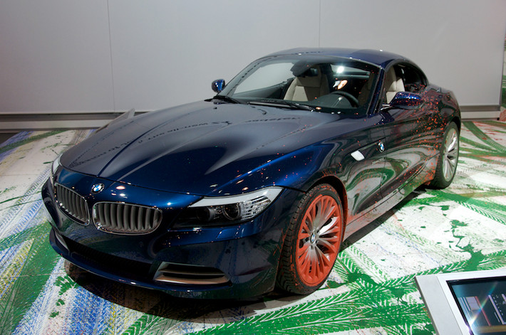 Chiếc Art Car thứ 17 được tạo ra vào năm 2009 là một chiếc BMW Z4. Chiếc xe này đồng thời cũng là cây cọ vẽ ra một bức họa khổng lồ, với "đầu cọ" là những chiếc lốp liên tục được phun sơn.