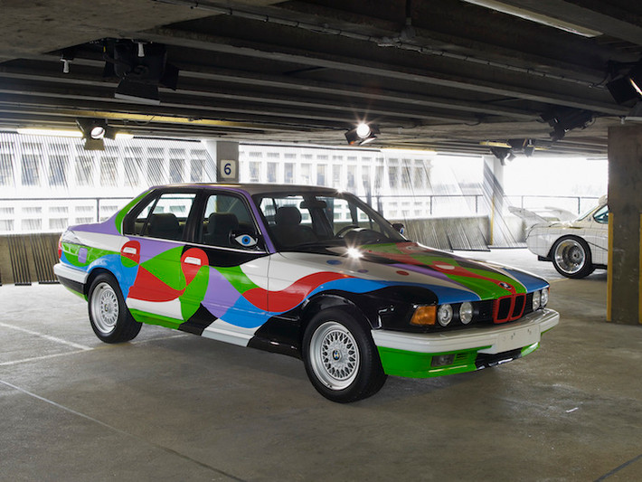 Cũng trong năm 1990, một chiếc BMW 730i Art Car sedan khác cũng đã được hoàn thành bởi họa sĩ Cesar Manrique. Tới thời điểm hiện tại, đây là chiếc 7 Series đầu tiên và duy nhất trong bộ sưu tập Art Car.