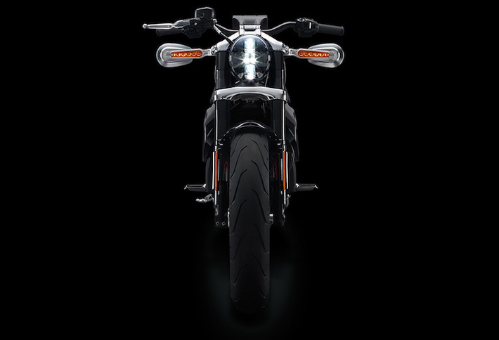 Cách đây 2 năm, hãng xe Harley-Davidson cũng đã từng ra mắt một mẫu xe concept chạy điện có tên gọi LiveWire, tuy nhiên vào thời điểm đó, ông Matt Levatich - giám đốc điều hành Harley-Davidson mới chỉ hé lộ rằng hãng "cần thêm một khoảng thời gian nữa để chiếc Project LiveWire sẵn sàng được bán ra".