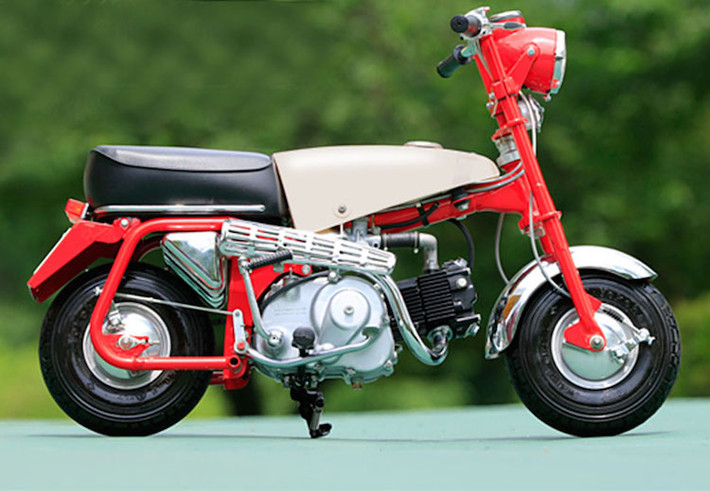 Z100 Monkey được coi là "thuỷ tổ" của dòng xe máy hàng độc minibike Monkey nổi tiếng của Honda cho tới ngày nay. Được sản xuất vào năm 1961 - 6 năm trước khi chiếc Monkey Z50M đầu tiên được bán ra, Z100 không được bán đại trà ngoài thị trường.