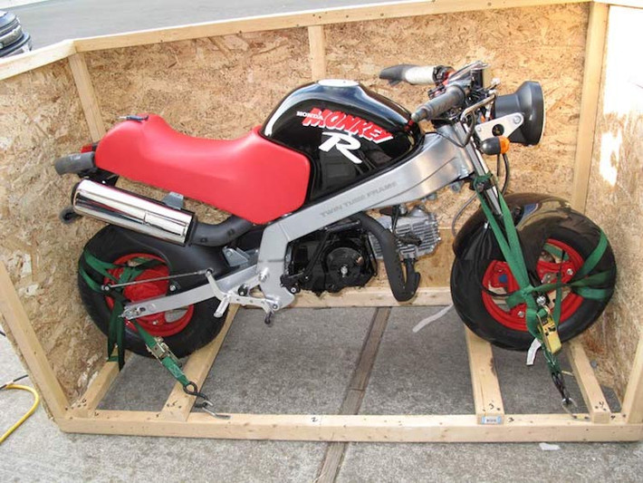 Nếu như Z100 là bước khởi đầu thì ZB50 là đỉnh cao của dòng Monkey. Được tung ra vào năm 1987, Monkey R được thiết kế lấy cảm hứng từ trào lưu "độ" Monkey đang phổ biến thời đó.