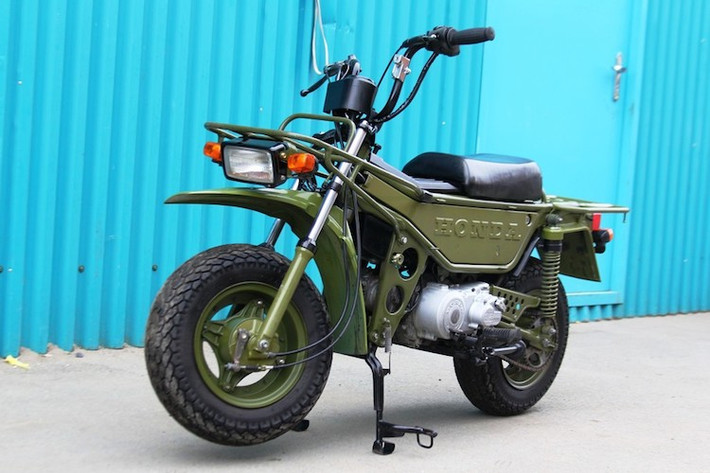 Có kiểu dáng "hầm hố", CT50 Motra được mệnh danh là "xe Jeep 2 bánh". Nó sử dụng hộp số 3 cấp tương tự như Honda Super Cub hay Chaly 50, nhưng còn có thêm 2 chế độ điều chỉnh mô-men xoắn cao/thấp nhằm dễ dàng vượt qua những địa hình khó, giống như đa số những chiếc ôtô off-road.