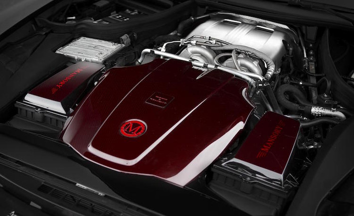 Bên dưới nắp ca-pô, khối động cơ V8 tăng áp kép 4.0l của AMG GTS đã được Mansory "độ hết bài" bằng cách thay cặp turbo mới, ống xả thể thao bằng thép không gỉ và chạy lại ECU để có thể đạt tổng công suất lên tới 720 mã lực - cao hơn xe nguyên bản tới 217 mã lực.