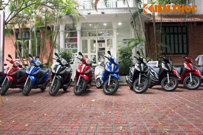 Vừa được ra mắt tại triển lãm EICMA vào năm 2015, rất nhanh chóng, mẫu xe tay ga cao cấp hoàn toàn mới Piaggio Medley đã chính thức được đưa về Việt Nam và ra mắt khách hàng Việt trong tháng 3/2015. Sau hơn 3 tháng, chiếc Piaggio Medley S 150 ABS đã tiếp tục được Piaggio Việt Nam ra mắt tại Hà Nội.