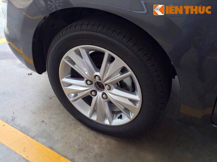 Hiện chưa rõ Toyota Việt Nam sẽ phân phối tổng cộng những phiên bản động cơ nào của Innova 2016 tại Việt Nam nhưng chắc chắn rằng phiên bản 2.0V mới về sẽ được trang bị động cơ xăng 4 xi-lanh thẳng hàng 2.0l DOHC VVT-i với công suất tối đa 139 mã lực và mô-men xoắn cực đại 183 Nm.
