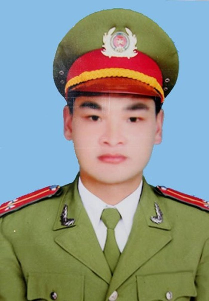 3. Chiến sĩ công an ngã xuống khi truy bắt ma túy: Ngày 28/01/2015, Tổ công tác Công an huyện Mộc Châu (tỉnh Sơn La) nhận tin 1 đối tượng nam đang điều khiển xe máy nghi vận chuyển trái phép chất ma túy, theo hướng từ cửa khẩu Lóng Sập ra thị trấn Mộc Châu, đã nhanh chóng tổ chức truy đổi.