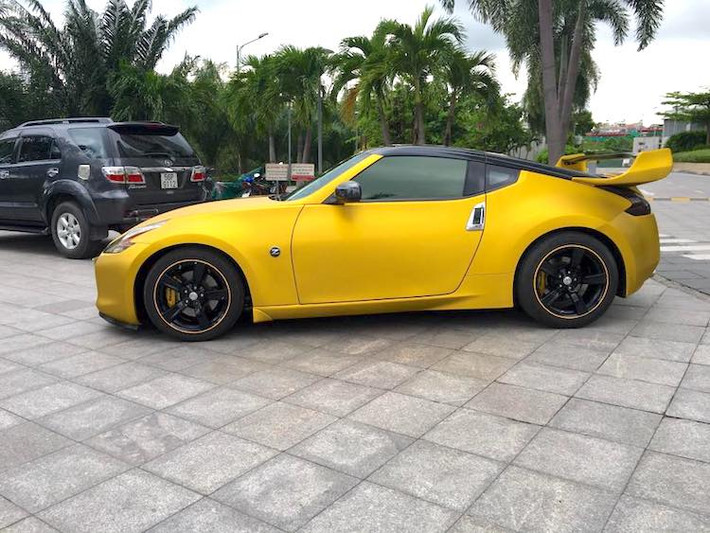 So với 350Z, gần như mọi chi tiết trên 370Z đã được Nissan thiết kế lại. Có chiều dài lớn hơn 33 mm và chiều rộng lớn hơn 22 mm nhưng trên thực tế, 370Z còn nhẹ hơn 350Z nhờ sử dụng những vật liệu siêu nhẹ.