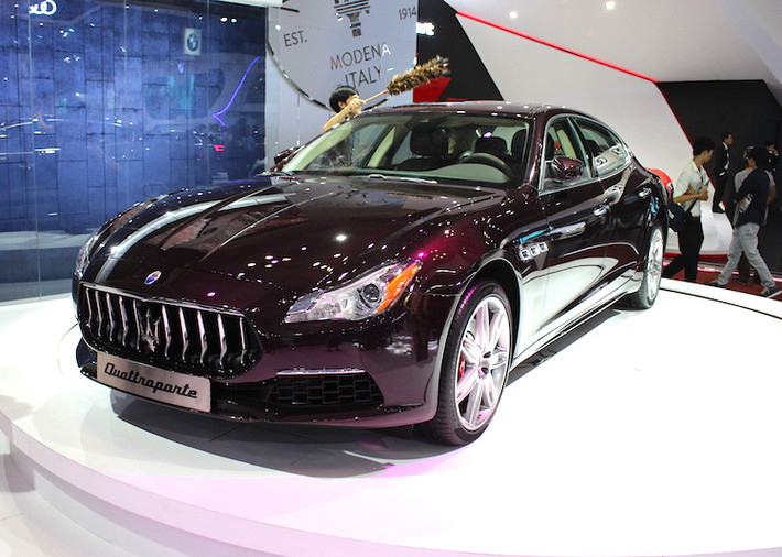 Khi Maserati chính thức bước chân vào thị trường Việt Nam, cùng với Ghibli, mẫu sedan hạng sang cỡ lớn Quattroporte là 1 trong 2 chiếc xe được hãng đem tới đầu tiên. Gần 1 năm sau, khi chiếc Maserati Quattroporte 2017 đã được giới thiệu trên Thế giới, phiên bản mới nhất này đã nhanh chóng ra mắt thị trường Việt tại triển lãm VIMS 2016.