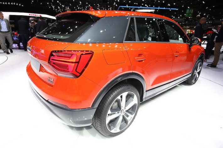 Theo ông Marc Lichte - Thiết kế trưởng của Audi cho biết, mẫu xe Audi Q2 sở hữu "cá tính độc lập trong dòng Q" với những chi tiết như lưới tản nhiệt có kiểu dáng lạ mắt, cột C ốp màu ghi và các đèn chiếu sáng LED.