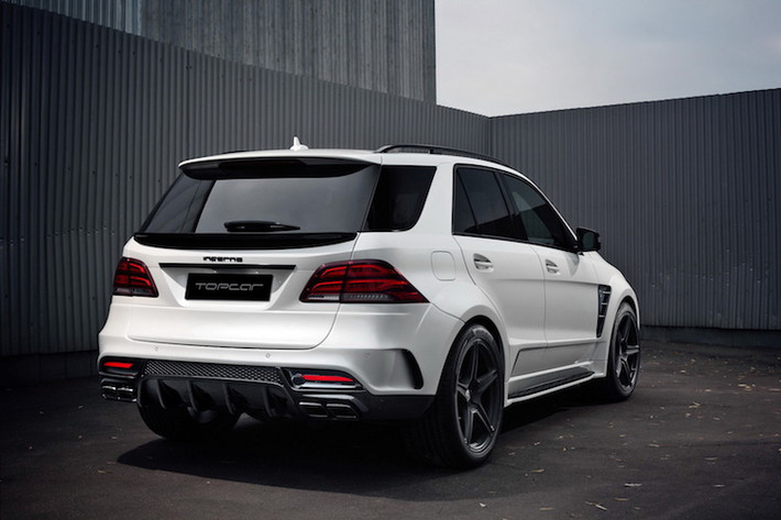 Cản sau của GLE 63 AMG được lắp thêm cánh khuếch tán không khí, đi kèm với cánh đuôi dạng nẹp trên cửa sau. Hệ thống xả của xe nổi bật với chụp pô hình thoi mạ chrome.