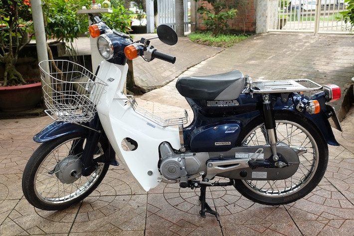 Tại Việt Nam, Honda Super Cub là một trong những dòng xe máy du nhập vào từ rất sớm. Những chiếc Super Cub được nhập từ Nhật tới nay vẫn tiếp tục được nhiều người Việt ưa chuộng bởi tiết kiệm xăng và độ bền bỉ "vô đối". Với sự xuất hiện của nhiều dòng xe mới, Cub đã không còn được ưa chuộng như năm xưa, nhưng vẫn thu hút được một lượng "fan" lớn ở Việt Nam.