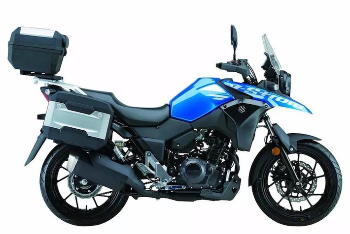 Ngoài khung và máy, V-Strom DL250 còn chia sẻ chung mâm và lốp giống như GSX-250R. Phiên bản concept được hãng xe Suzuki trang bị sẵn thùng đồ phía sau, tuy nhiên chắc chắn chúng sẽ là phụ kiện bán rời trên bản sản xuất hàng loạt.