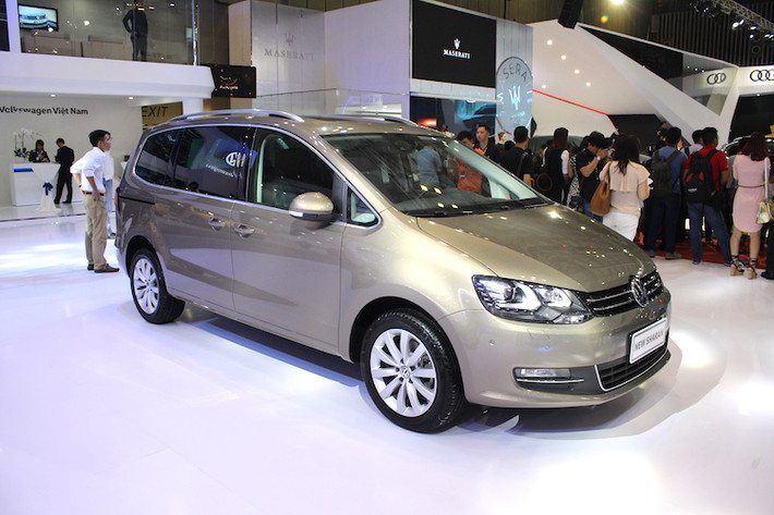 Tại triển lãm ôtô Quốc tế Việt Nam VIMS 2016, hãng xe Đức Volkswagen sẽ đem về 3 mẫu xe mới. Trong đó, 2 dòng xe mang tính "chiến lược" trong kế hoạch mở rộng tầm ảnh hưởng của hãng tại thị trường Việt là mẫu sedan hạng C Jetta và chiếc MPV Volkswagen Sharan, dựa trên khung sàn của dòng sedan cỡ trung Passat.