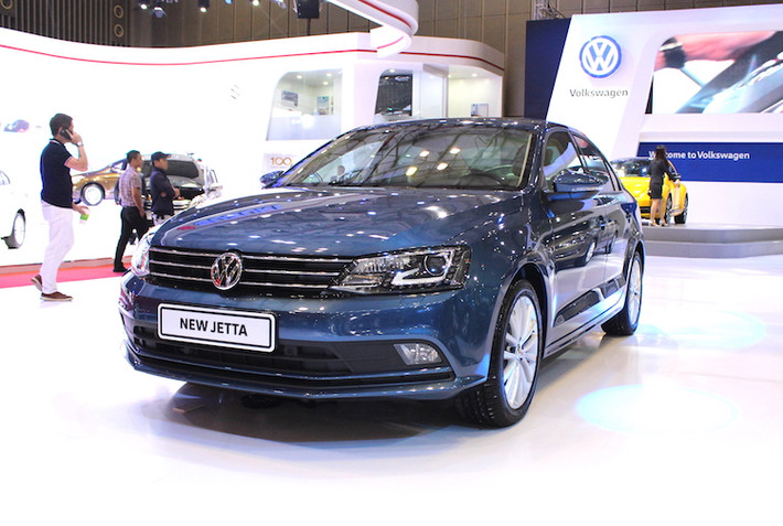Tại triển lãm ôtô Quốc tế Việt Nam 2016 (VIMS 2016), mẫu sedan Volkswagen Jetta 2016 giá "bình dân" đã lần đầu tiên được ra mắt tại thị trường nước ta. Mẫu xe này sẽ trực tiếp cạnh tranh với Toyota Corolla Altis, Honda Civic và một số mẫu xe Hàn khác như Hyundai Elantra hay Kia Cerato.