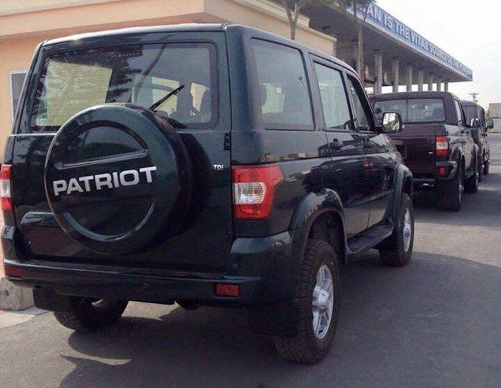 Tại Nga, UAZ Patriot có 2 phiên bản động cơ là máy xăng ZMZ-40906 2,7 lít và diesel ZMZ-51432 với dung tích 2,2 lít. Cả hai động cơ kết hợp với hộp số sàn 5 cấp cùng hệ dẫn động cầu sau hoặc 4 bánh, tùy từng phiên bản.