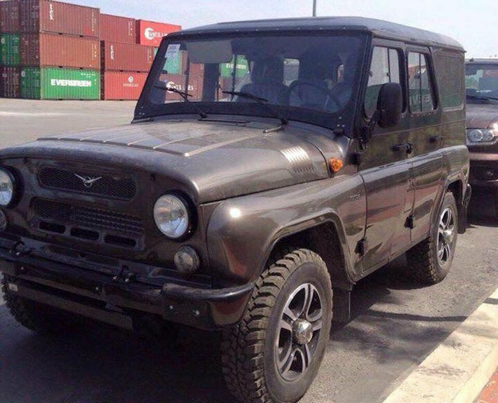 Được nhập khẩu và phân phối bởi công ty Auto K có trụ sở Hà Nội, thương hiệu xe ôtô Nga UAZ đã quen thuộc với người Việt sẽ chính thức trở lại Việt Nam với 3 dòng xe mới, dự kiến có giá "siêu rẻ" đều là các mẫu xe địa hình: Patriot, Hunter & Pickup - đã chính thức "đặt chân" tới Việt Nam để chuẩn bị cho triển lãm VIMS 2016.