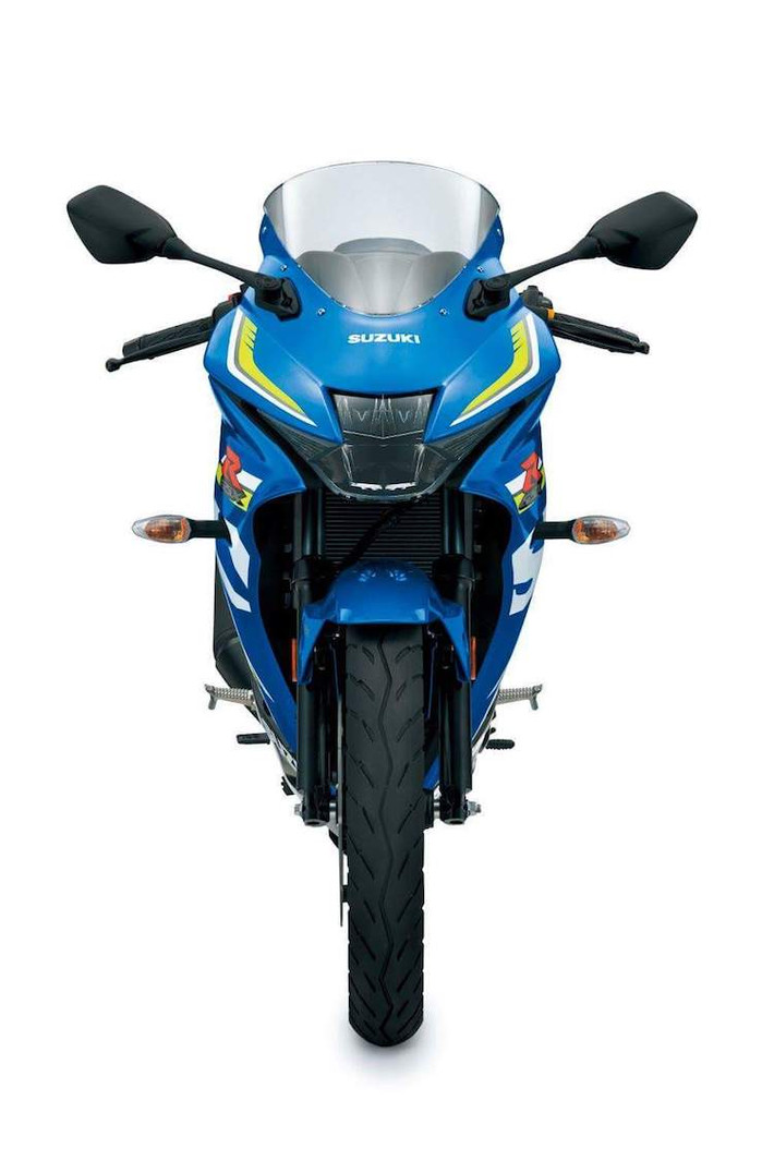 Là một mẫu xe hoàn toàn mới nằm trong dòng GSX-R, GSX-R125 sở hữu thiết kế đầy hấp dẫn với những đường nét góc cạnh kết hợp với các chi tiết cong mềm mại. Nhìn chung, ngôn ngữ thiết kế của chiếc xe có khá nhiều điểm chung với "đàn anh GSX-R1000 thế hệ mới.