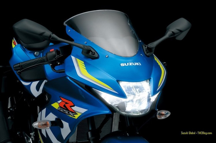So với GSX-R1000, GSX-R125 sở hữu đèn pha với thiết kế sắc sảo hơn nhiều. Đặc biệt, đèn pha này cũng được hãng tích hợp công nghệ chiếu sáng LED, giúp tiết kiệm năng lượng hơn bên cạnh vẻ hiện đại.